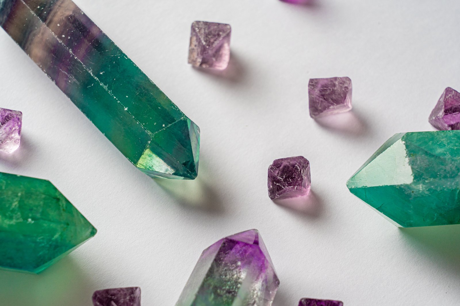 Fluorine, cubes verts et violets