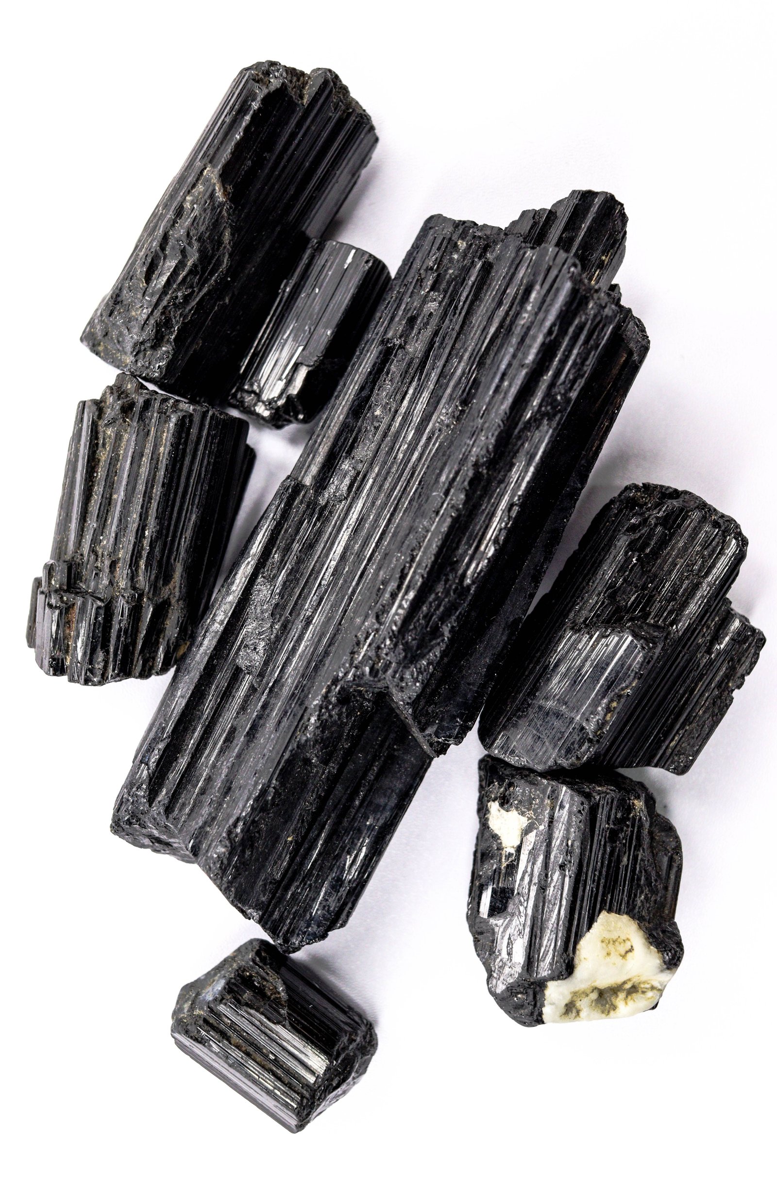 Tourmaline noire, prismes striés