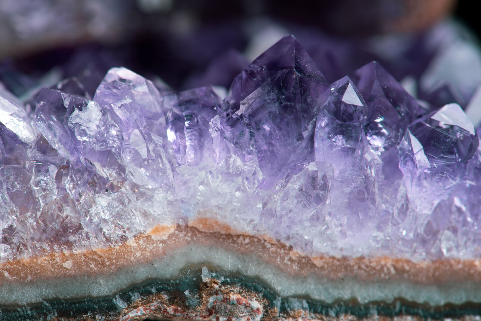 Améthyste, quartz violet en druse