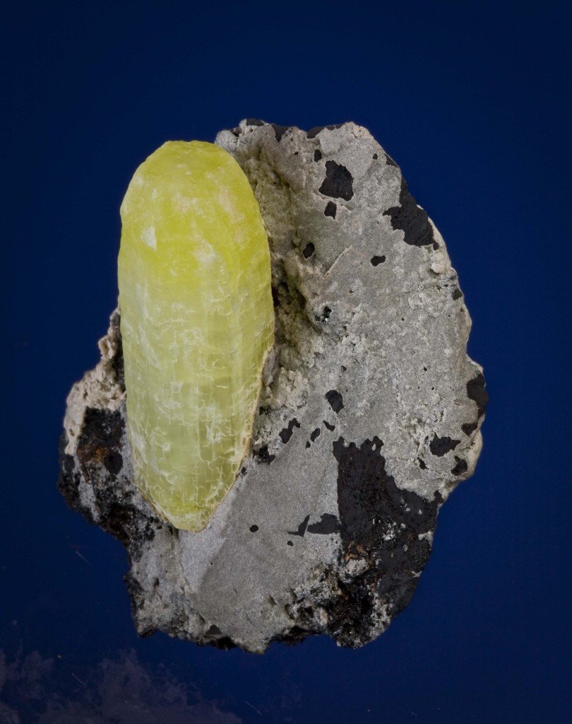Ettringite, cristaux jaunes translucides