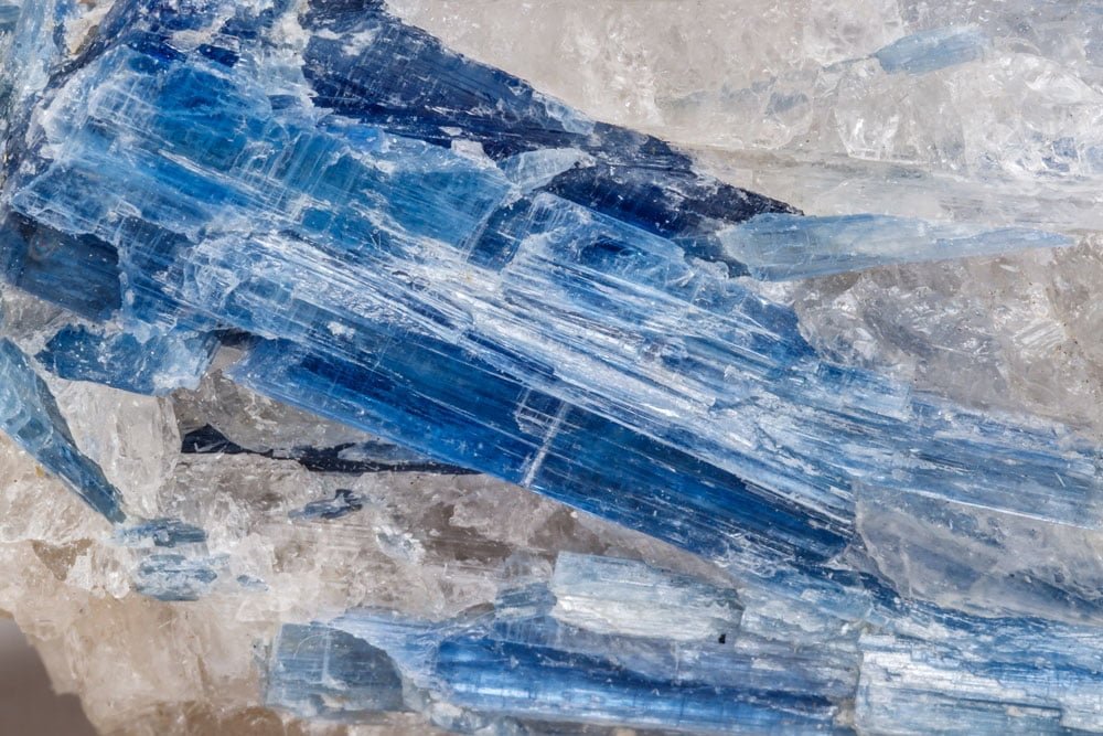 Disthène (kyanite), lames bleues