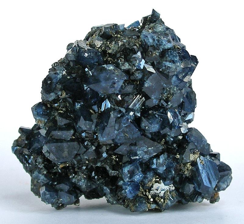 Scorodite, cristaux bleu vif d'arséniate de fer hydraté sur matrice, Hezhou, Guangxi, Chine