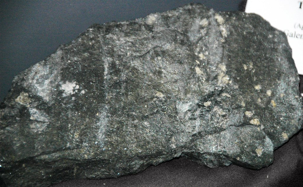 Tétraédrite argentifère gris acier à éclat métallique, sulfosel de cuivre et d’antimoine, minerai d’argent de la Galena Mine, Idaho